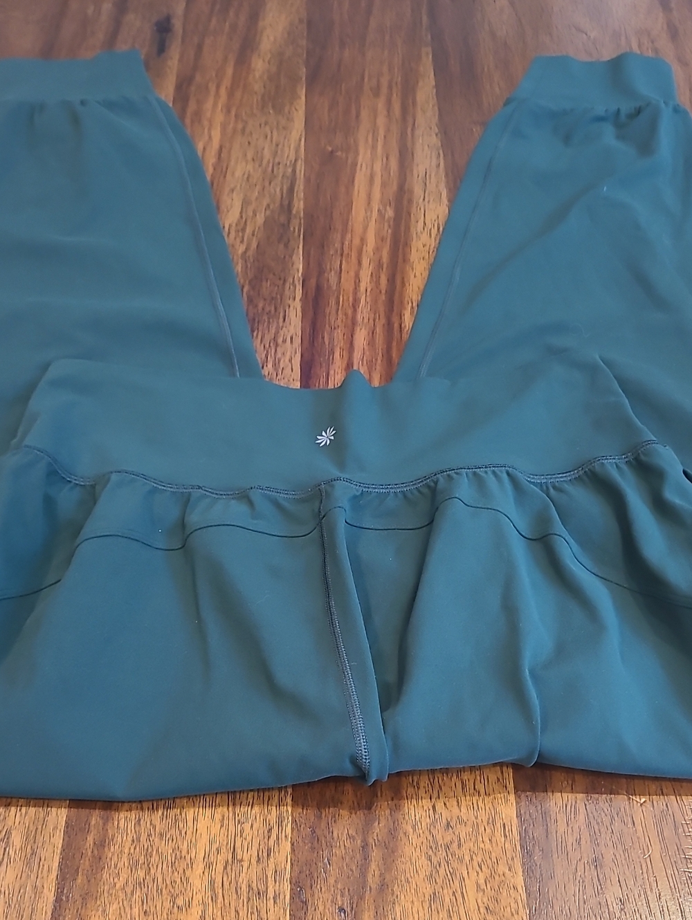 Athleta Salutation Jogger Green Large Yoga Pants. Like New - Picture 4 of 4